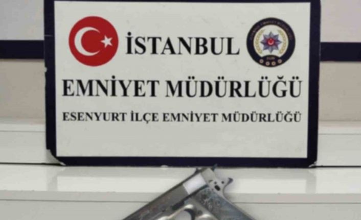 Esenyurt’ta ayağı alçılı bir şüpheli tartıştığı sürücüye ateş açtı: O anlar kamerada