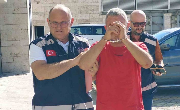 Eşini ve kızını hastanelik edip polise bıçak çekip direnen şahıs tutuklandı