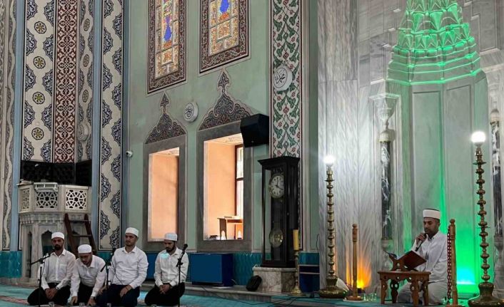 Eskişehir’de vatandaşlar 15 Temmuz şehitleri için camide buluştu