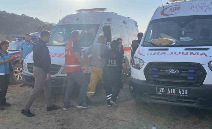 Eskişehir’de yangına müdahale eden itfaiye eri dumandan etkilendi