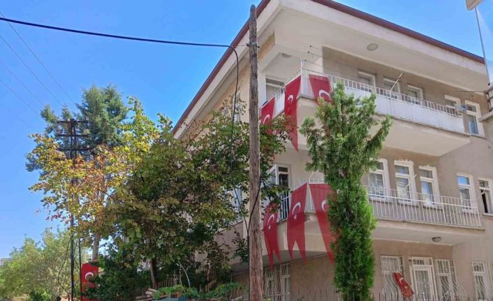 Eskişehir’deki yangında şehit olan Enes Sarıyıldız’ın babası: "Oğlumun hayatı yarım kaldı, kız arkadaşıyla evlenmeyi düşünüyordu"