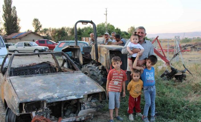 Ev, traktör ve otomobili yanan çift 4 torunuyla yuvasız kaldı