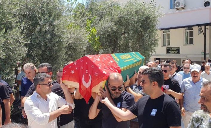 Evinde ölü bulunan yarış spikeri toprağa verildi