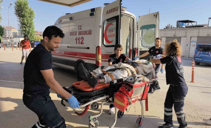 Fabrikanın çatısından düşen işçi ağır yaralandı