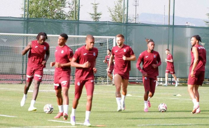 Fatih Tekke: "En az iki orta saha, bir kenar ve bir stoper lazım"