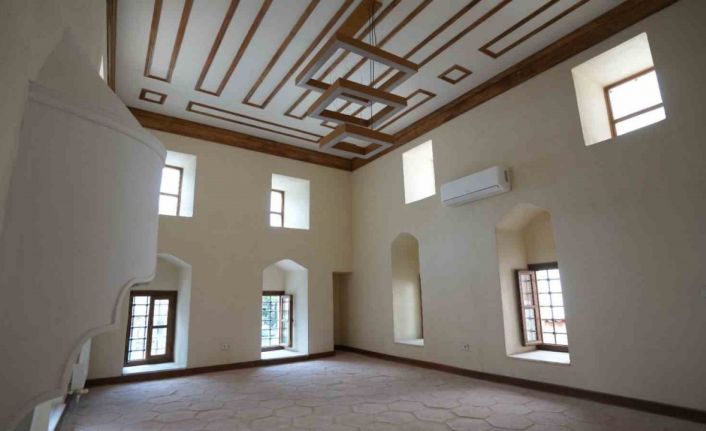 Fatih’te Asırlık Mektep yeniden hayat buldu