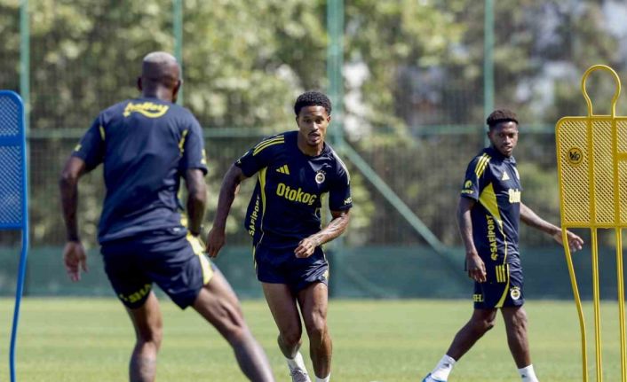 Fenerbahçe, günün ilk antrenmanını tamamladı
