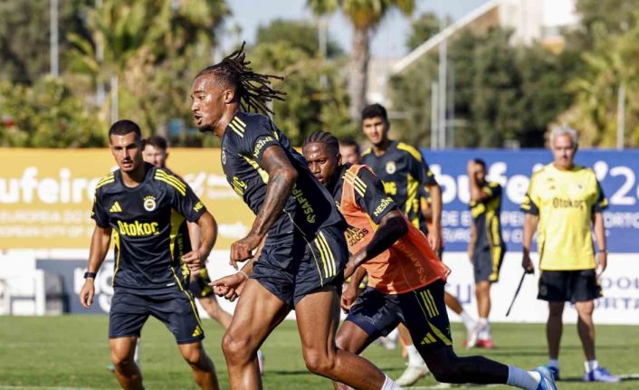 Fenerbahçe, hazırlıklarını çift idmanla sürdürdü