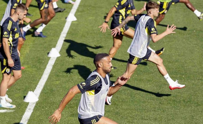 Fenerbahçe, yeni sezon hazırlıklarını akşam idmanıyla sürdürdü