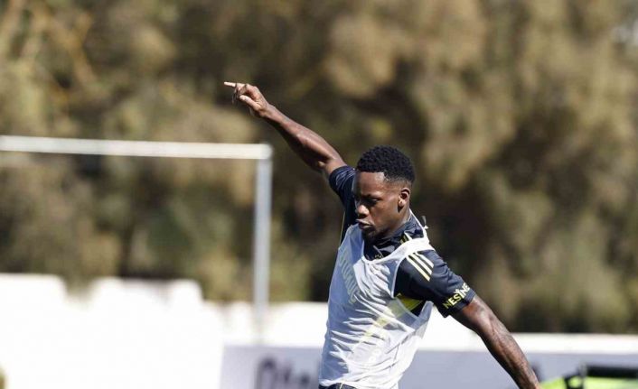 Fenerbahçe, yeni sezon hazırlıklarını sürdürdü