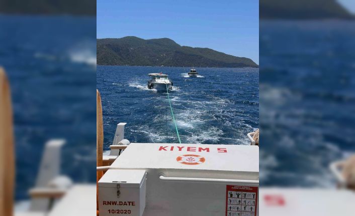 Fethiye’de arızalanan ve sürüklenen tekne kurtarıldı
