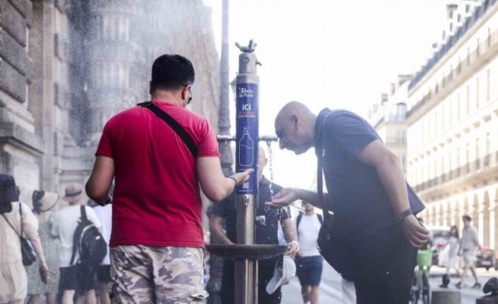 Fransa’da kavurucu sıcaklarda 2 kişi hayatını kaybetti