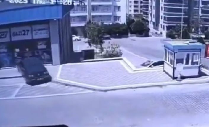 Fren yerine gaza basınca kontrolden çıkan otomobil dükkana daldı