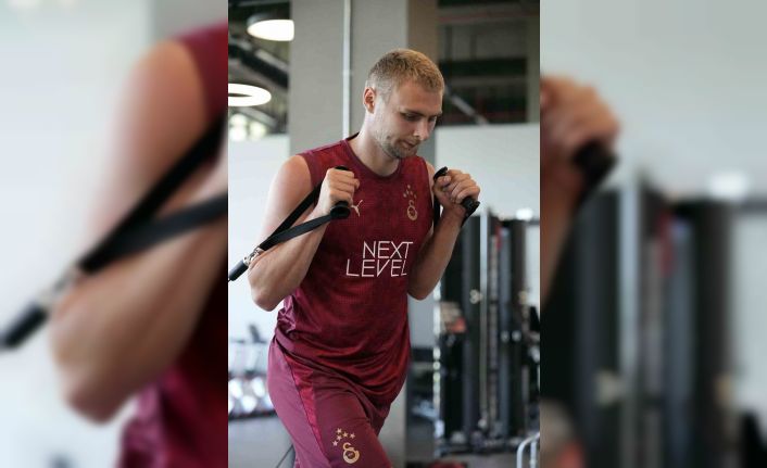 Galatasaray hazırlıklarını çift idman yaparak sürdürdü