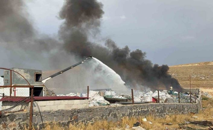 Gaziantep’te geri dönüşüm fabrikasında yangın