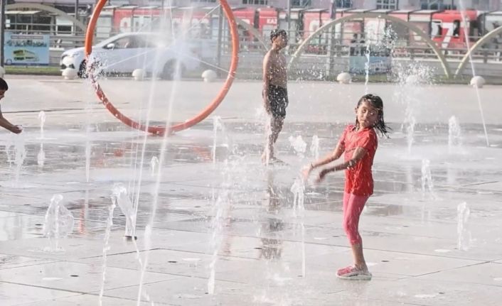 Gaziantep’te sıcaktan bunalan vatandaşlar Şahinbey parklarında serinliyor