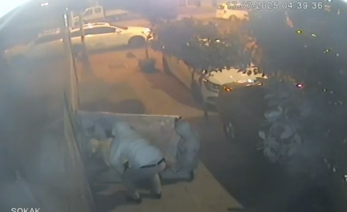 Gaziosmanpaşa’da kuyumcudan 3 kilogram altını böyle çaldılar: Beyaz örtüyle kamufle olmaya çalıştılar