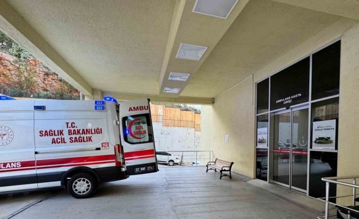 Gazipaşa’da inşattan düşen işçi ağır yaralandı