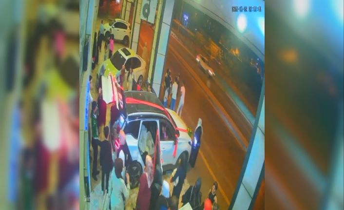 Gelini alan araba damatsız böyle harekete geçti, kazada gelin ölümden döndü