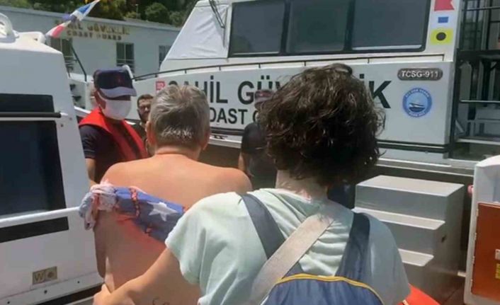 Gezi teknesinde yaralanan vatandaşın tıbbi tahliyesi gerçekleştirildi