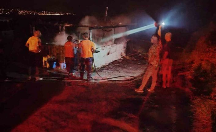 Giresun’da bir iş yeri çıkan yangında kullanılmaz hale geldi