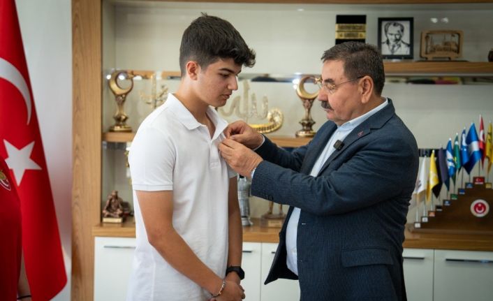 Gölbaşı Belediye Başkanı Odabaşı, ilçeyi temsil eden genç sporcuları ağırladı