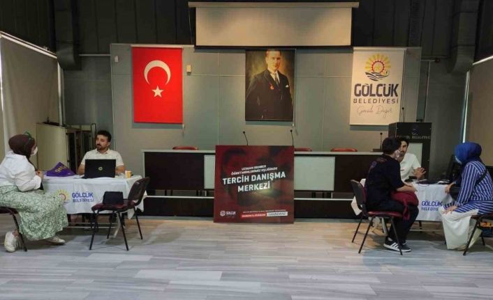 Gölcük’te üniversite adaylarına ücretsiz danışmanlık hizmeti