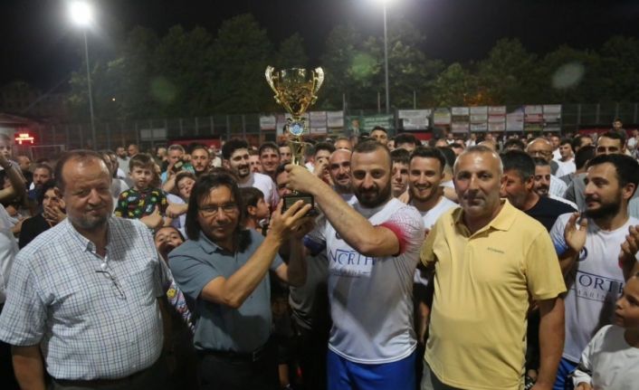 Gölcük’teki Köyler Arası Futbol Turnuvası’nın şampiyonu Mamuriye oldu