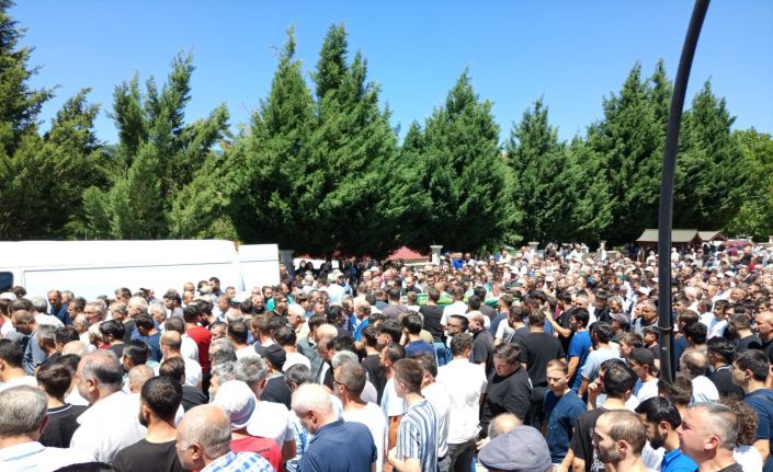 Gölde boğulan genç, gözyaşlarıyla son yolculuğuna uğurlandı