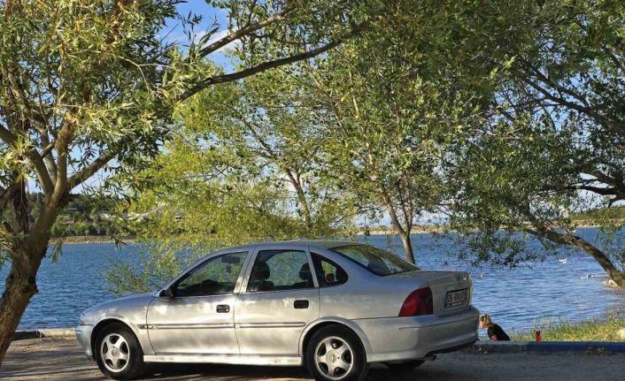 Gölpark içindeki yürüyüş parkuru üzerine park eden sürücü hakkında işlem yapıldı