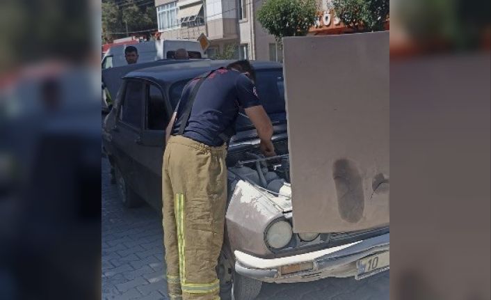 Gönen’de seyir halindeki araçtan dumanlar yükseldi