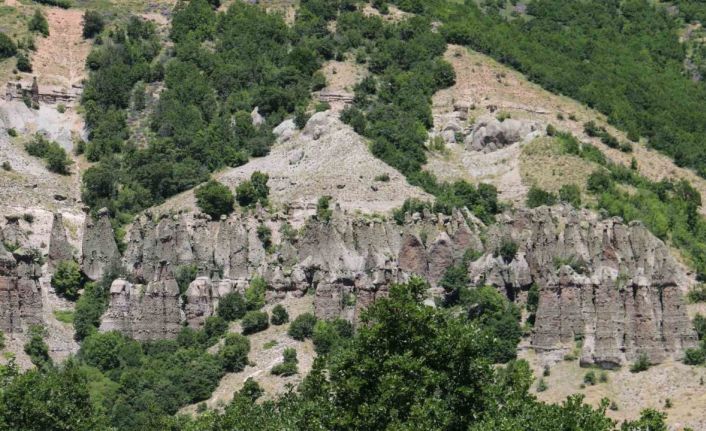 Görüntüsü peri bacalarını andırıyor, efsanesi dilden dile dolaşıyor