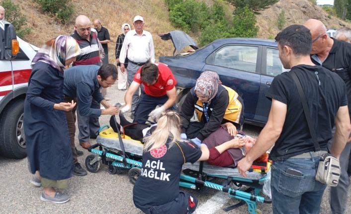 Gümüşhane’de kontrolden çıkan otomobil metrelerce sürüklendi: 4 yaralı