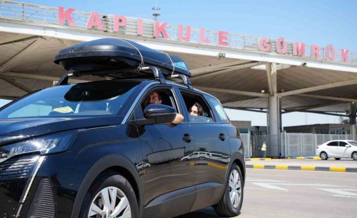 Gurbetçilerin ana vatan hasreti: "Yola sevgiyle katlanıyoruz"