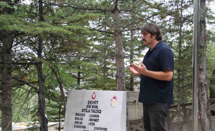 Haberlerden etkilendi 8 yılda 8 bin şehidin kabrini ziyaret etti