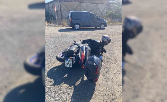 Hafif ticari araç ile çarpışan motosikletin sürücüsü yaralandı