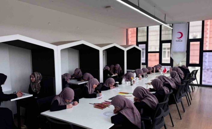 Hafızlık kursu öğrencilerinden Kızılay Gönüllü Merkezine ziyaret