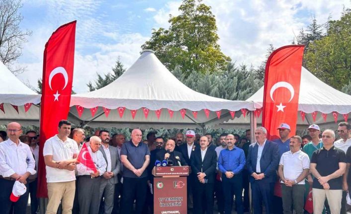 HAK-İŞ’ten 15 Temmuz Şehitliği’ne ziyaret