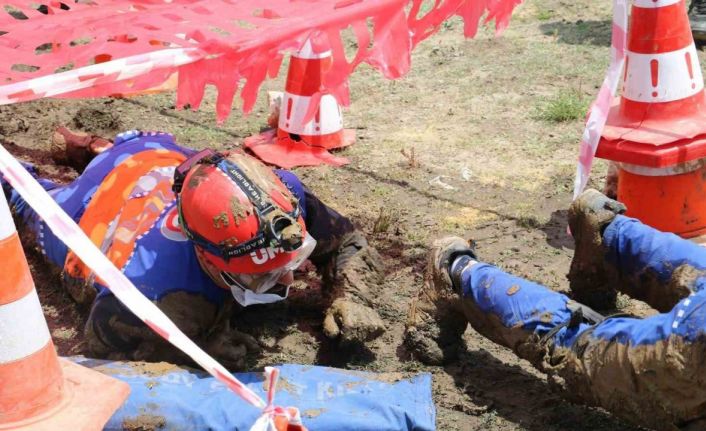 Hakkari UMKE ekibinden tatbikat
