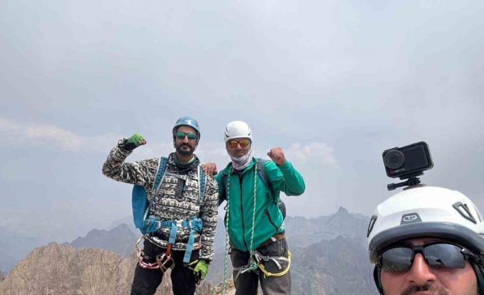 Hakkarili dağcılardan Suppa Durek zirvesine tırmanış