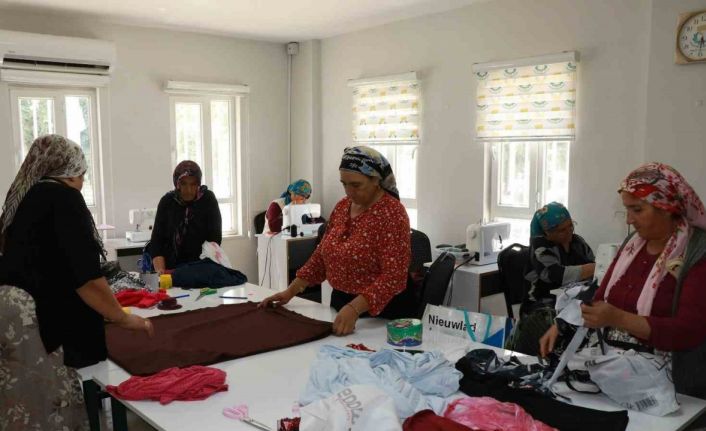 Haliliye’de kadınlar hem hobi ediniyor hem ekonomiye katkı sağlıyor