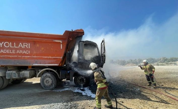 Hatay’da ağır tonajlı kamyonda çıkan yangın söndürüldü