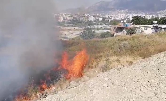 Hatay’da çıkan bahçe yangını büyümeden söndürüldü