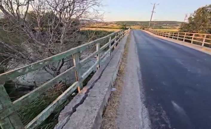 Her araç geçtiğinde beşik gibi sallanıyor