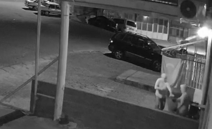 Hırsızı dükkan sahibi karşıladı