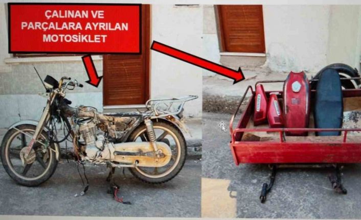 Hırsızların çalıp parçaladığı motosikletleri jandarma bulup sahiplerine teslim etti