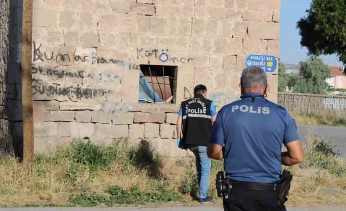 Husumetli iki grup arasında bıçaklı kavga: 1’i ağır 4 yaralı