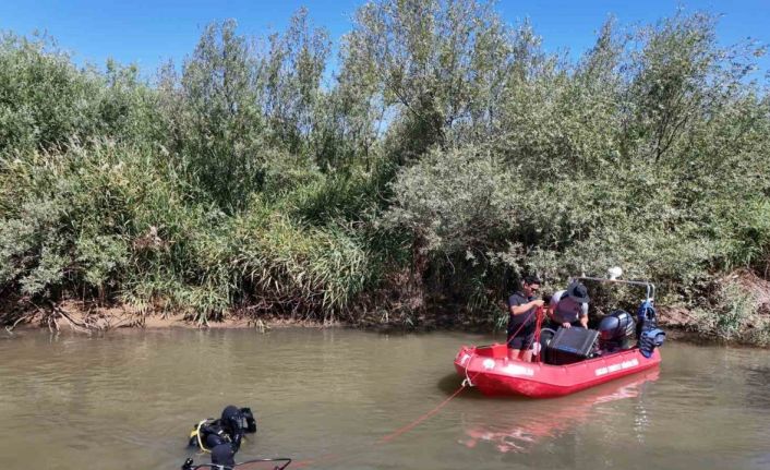 İddia uğruna atladığı Kızılırmak’ta kayıp genci arama çalışmaları sürüyor: Kurbağa adamlar suyun dibini tarıyor