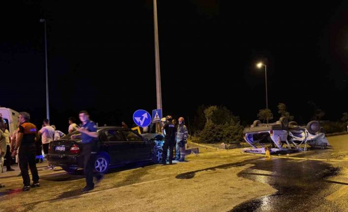 İki otomobilin çarpıştığı kazada 2’si ağır 7 kişi yaralandı