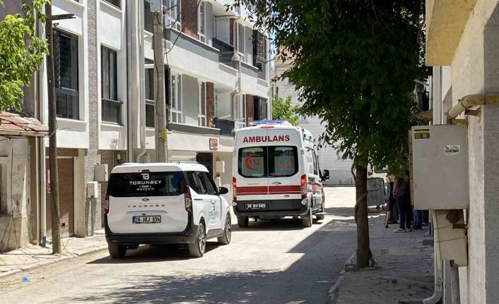 İkinci kattan düşen küçük çocuk hastaneye kaldırıldı